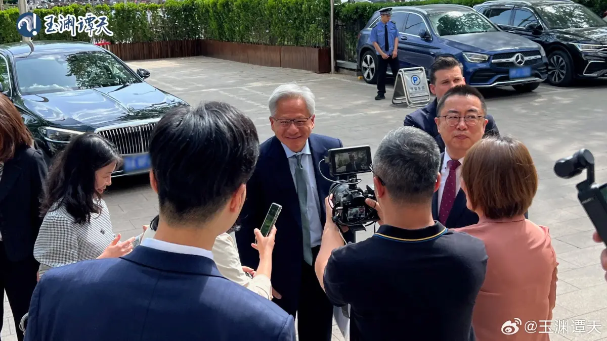 ▲輝達執行長黃仁勳時隔3個月再度訪問北京，受到外界關注。（圖／翻攝自微博）