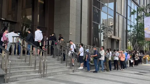 高雄義享蛋糕快閃店「不到中午排爆」!200人滿路邊:屏東也衝來