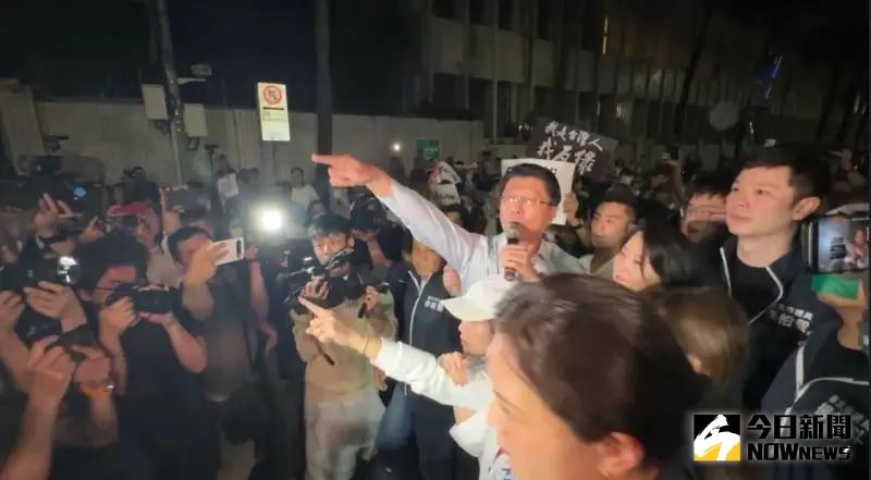 北檢外違法集會將到案說明　謝龍介宣戰劉世芳：帶隊來逮捕吧