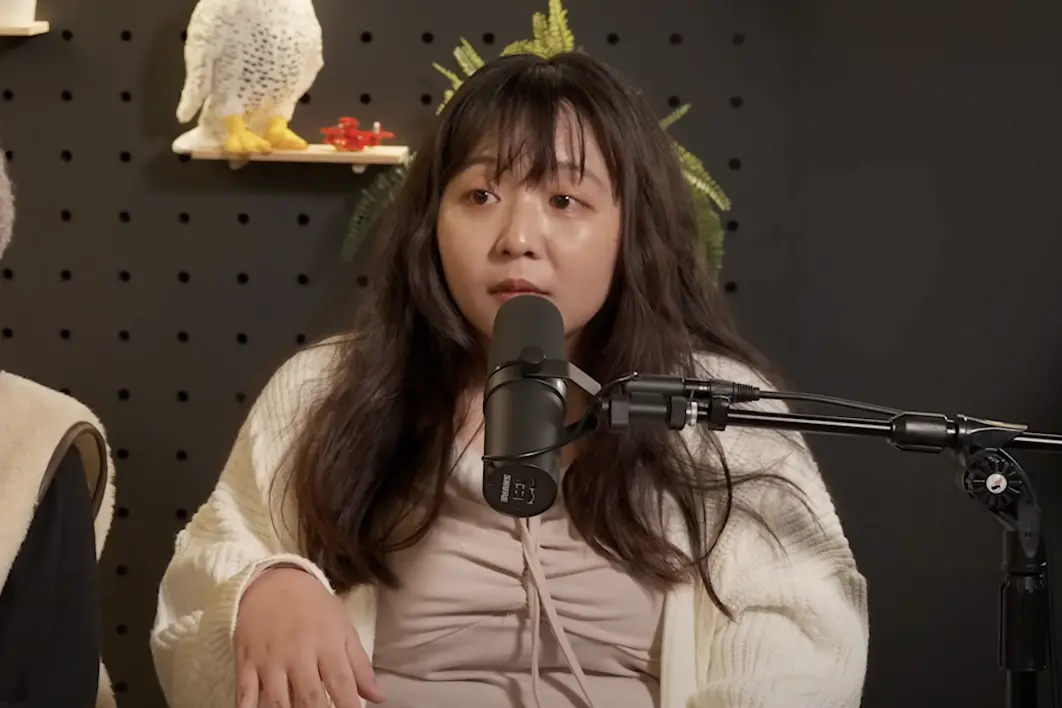 ▲天殘（如圖）曾分享自己戀愛腦的經歷，家裡遭小偷，男友不願意陪伴，她也願意跟對方在一起。（圖／翻攝自YouTube 曾博恩）