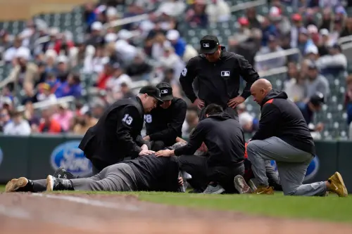 MLB/界外球爆頭!大聯盟資深裁判遭強襲球重擊 當場倒地不起