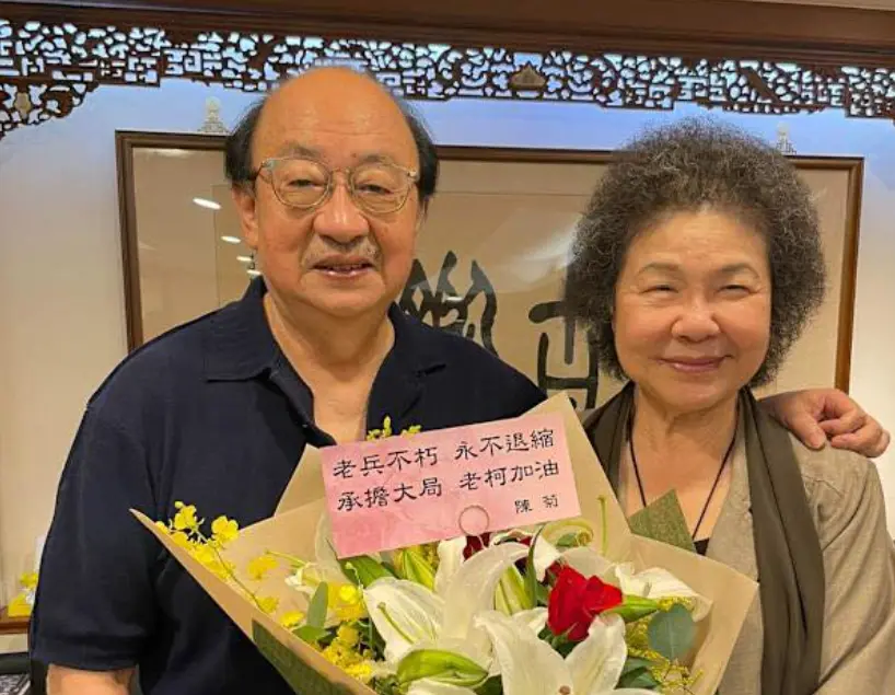 ▲柯建銘曬出他與陳菊合照，否認兩人有心結。（圖／翻攝柯建銘臉書）