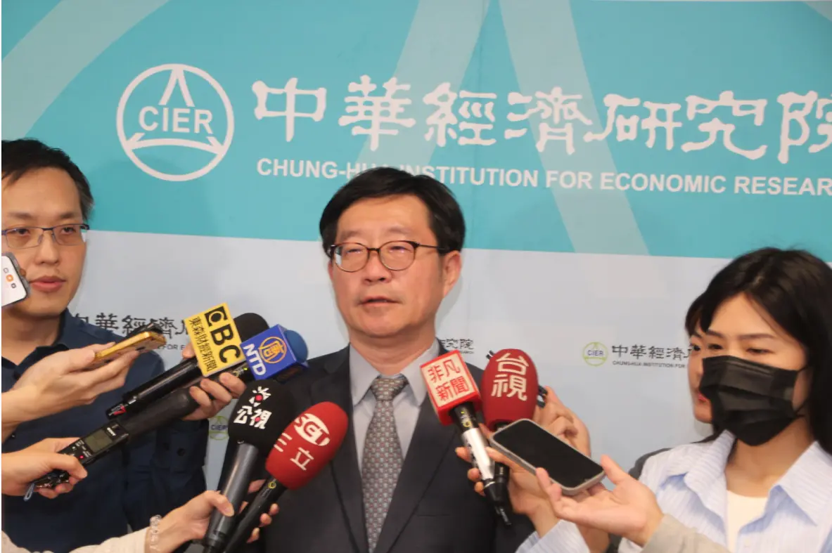 ▲連賢明說，目前並未公布附加條件，預估確實是暫時性關稅。但他強調，目前最擔心的不是台灣關稅比日本、韓國高，畢竟必須要付出大量代價，反倒擔心如果這些這些條件引發朝野政黨彼此的攻防角力，如果好不容易談的貿易協議被立法院拒絕，可能會造成台美合作更大反效果。（圖／記者鍾泓良攝影）