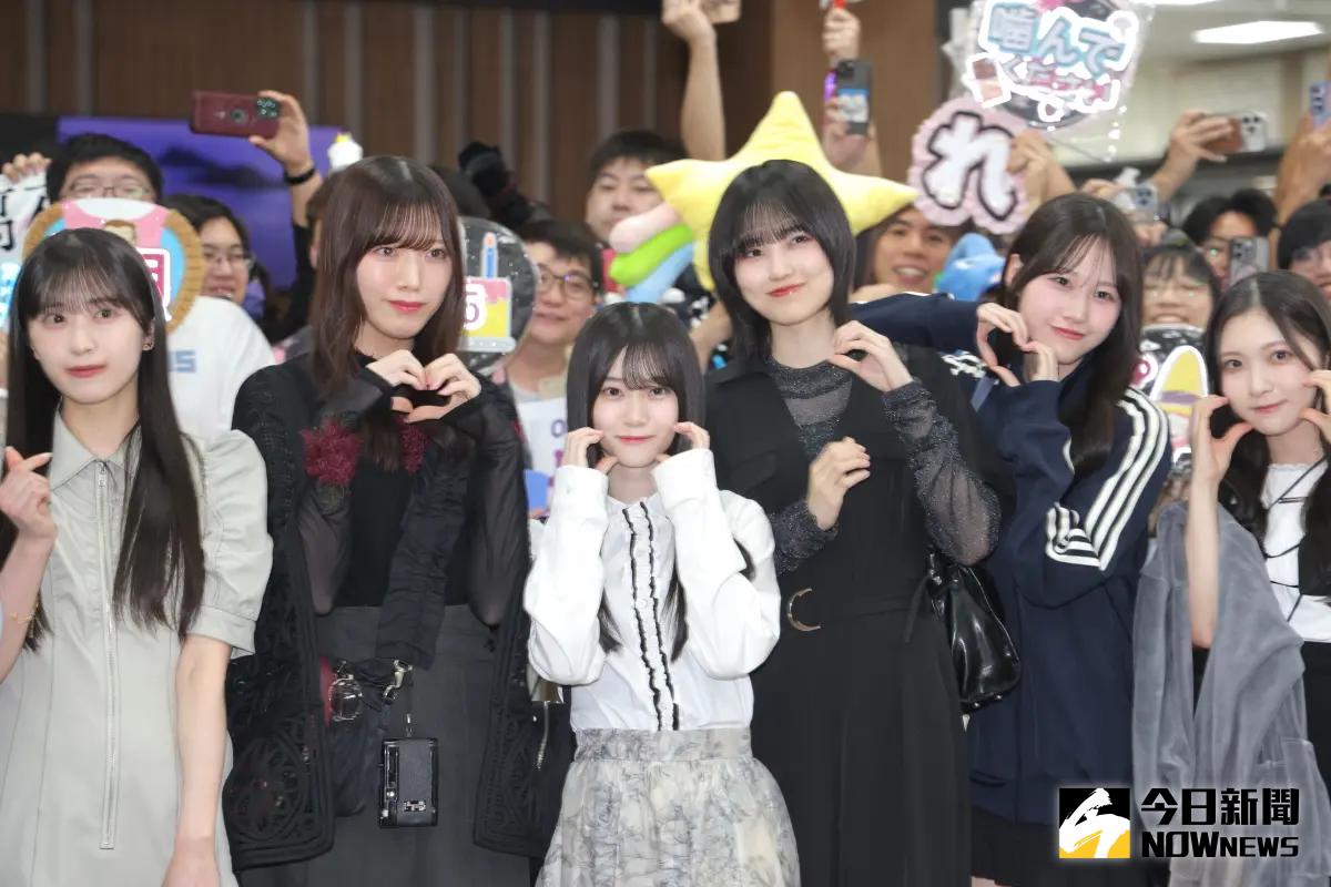 ▲櫻坂46的15位成員守屋麗奈、山﨑天、森田輝、田村保乃、大園玲、藤吉夏鈴、松田里奈、中嶋優月、石森璃花、村井優、村山美羽、山下瞳月、的野美青、向井純葉、谷口愛季首度來台。（圖／記者李政龍攝）