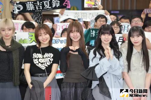 ▲櫻坂46:守屋麗奈、山﨑天、森田輝、田村保乃、大園玲、藤吉夏鈴、松田里奈、中嶋優月、石森璃花、村井優、村山美羽、山下瞳月、的野美青、向井純葉、谷口愛季等15人來台。(圖/記者李政龍攝) ▲櫻坂46:守屋麗奈、山﨑天、森田輝、田村保乃、大園玲、藤吉夏鈴、松田里奈、中嶋優月、石森璃花、村井優、村山美羽、山下瞳月、的野美青、向井純葉、谷口愛季等15人來台。(圖/記者李政龍攝)
