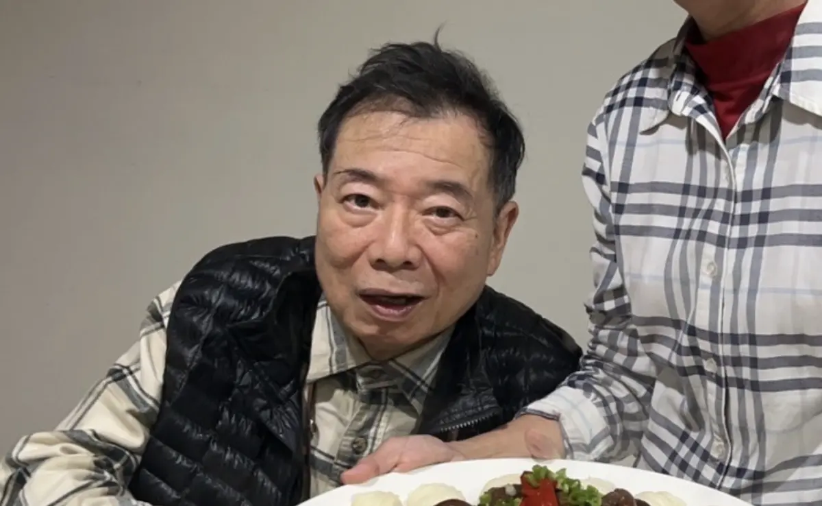 ▲廖峻（如圖）3度中風在醫院靜養，兒女接連公開抨擊經紀人和他的主要照顧人楊小姐，雙方互發律師公開聲明，廖峻的女兒廖雪菱在社群留言中稱楊小姐自己講過「歡迎來告」，所以她們就去備案了。（圖／翻攝自廖峻臉書）