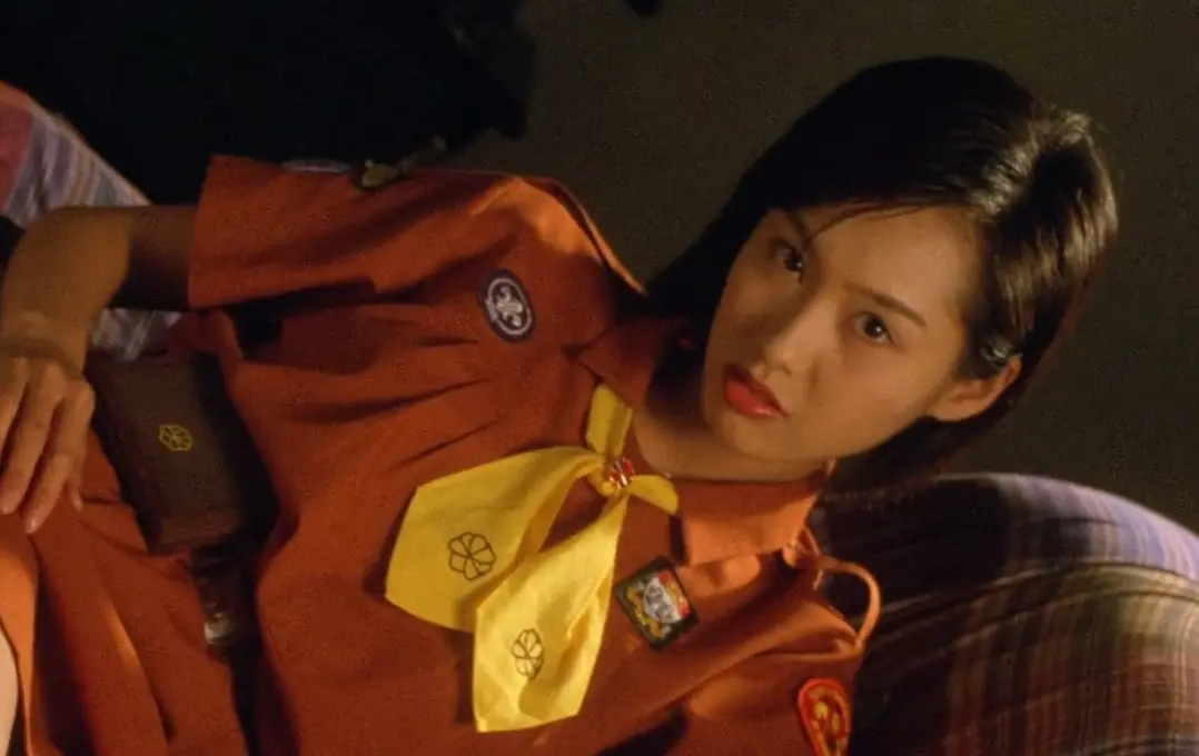 ▲朱茵（如圖）27年前拍過三級片《制服誘惑》，不少影迷認為這毀了她的女神形象，覺得朱茵是被王晶哄騙才拍此片的，暗黑內幕被瘋傳多年。（圖／截自《制服誘惑》）