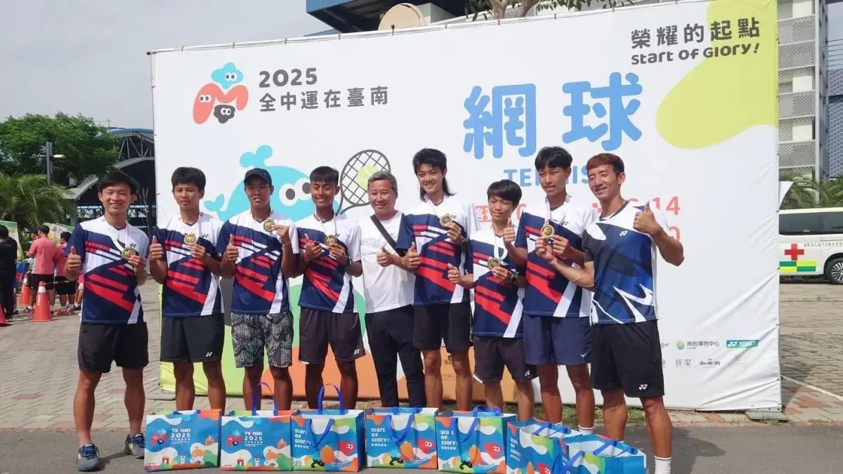 ▲新莊高中再度奪下全中運男子網球團體金牌，多位選手是世青國手，實力被看好。（圖／高市府教育局提供）
