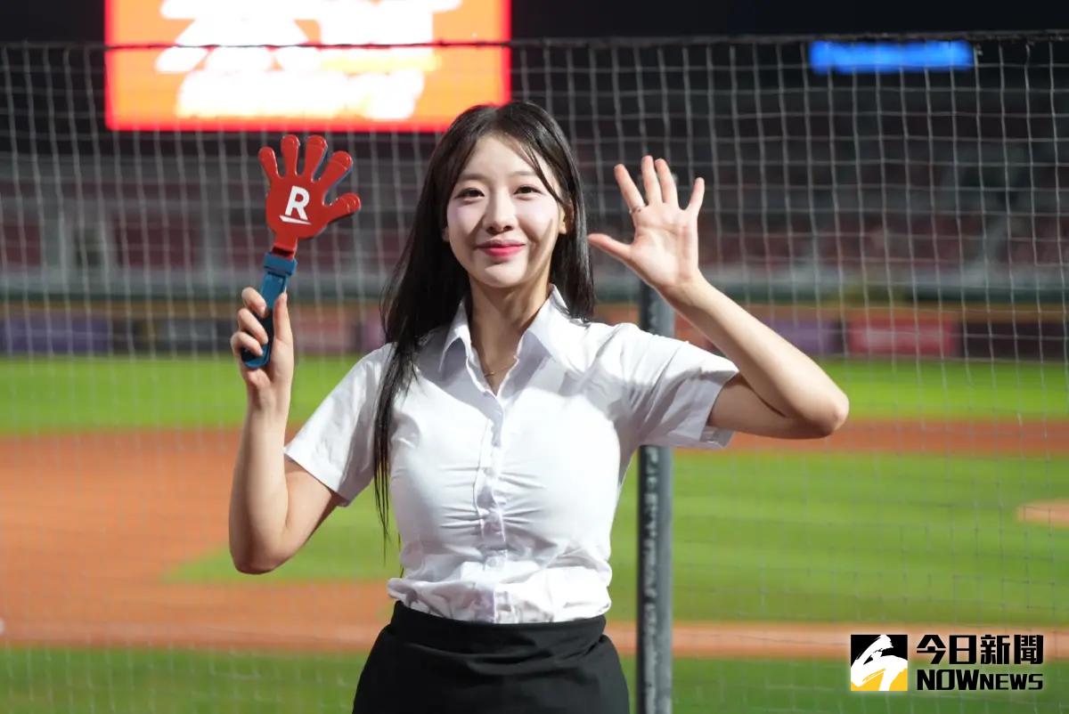 ▲樂天女孩「韓籍三本柱」河智媛、禹洙漢（如圖）、廉世彬今（18）日在《上班族趴》首度登場，其中禹洙漢在得知富邦小公主李珠珢跌落神壇被罵翻時，也因擔心自己表現不好而爆哭。（圖／讀者提供）