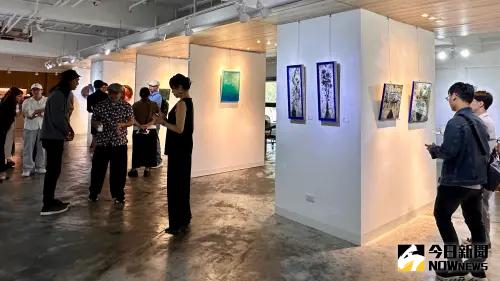 ▲ 「謎樣的藍色」濱村裕二、陳聖萱《雙人展》於雄崗美術館展出。（圖／記者陳美嘉攝，2025.04.18）
