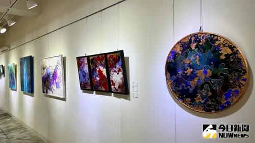 ▲ 「謎樣的藍色」濱村裕二、陳聖萱《雙人展》於雄崗美術館展出。（圖／記者陳美嘉攝，2025.04.18）