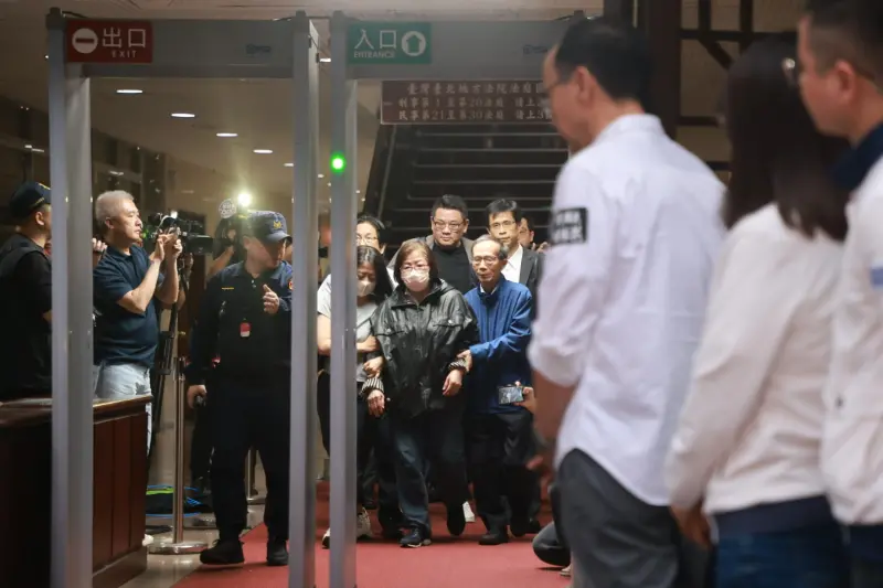 ▲北檢聲押國民黨台北市黨部主委黃呂錦茹,不過法院裁定「聲押駁回當庭釋放」。(圖/記者葉政勳攝)