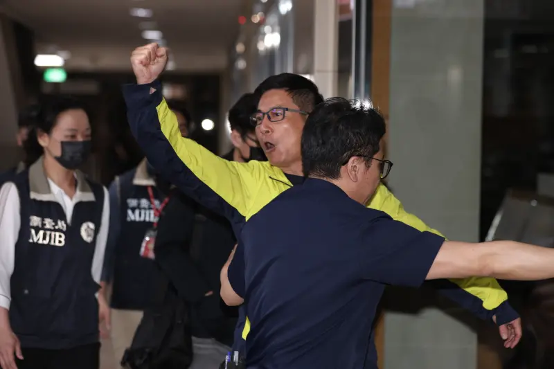 ▲國民黨台北市黨部黨部總幹事姚富文有滅證、串供之虞,遭法院裁定收押禁見。(圖/記者嚴俊強攝,2025.04.17)