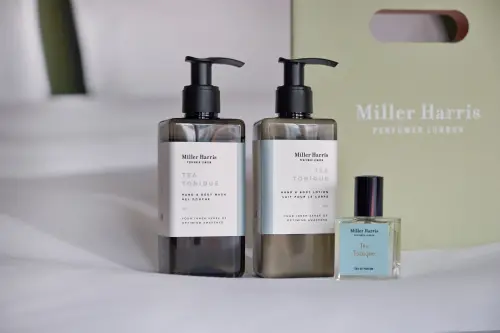 ▲寒居酒店也慶開幕三週年，攜手英國高級訂製香氛品牌「Miller Harris」推出「午後沁香」聯名住房專案。（圖／寒居酒店提供）
