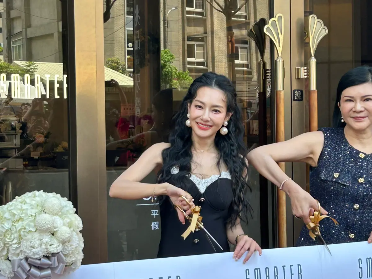 ▲王思佳（如圖）擔任美容店家一日店長，看起來氣色不錯，但記者會現場動線混亂，主持人一度搞不清楚狀況，她也能機智化解。（圖／記者李欣容攝）