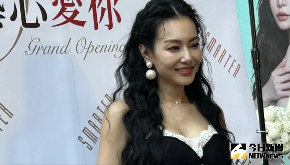 ▲王思佳（如圖）今出席一日店長活動，要大家別問她老公的問題，但也自嘲最近的確壓力有點大。（圖／記者李欣容攝）