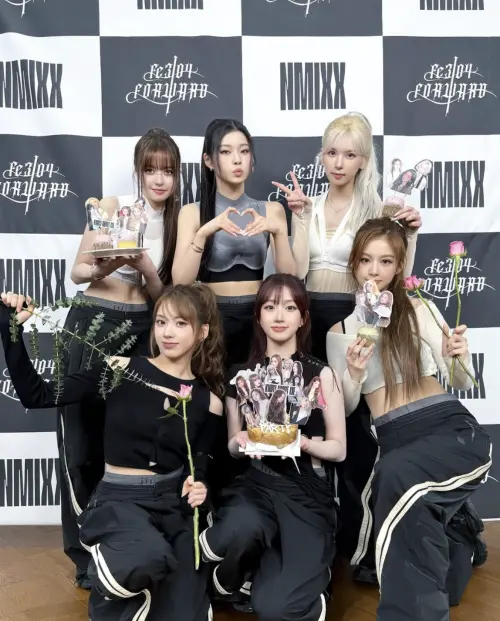 NMIXX由(左上至右下)Lily、Kyujin、Bae、Jiwoo、Haewon、Sullyoon六位成員所組成。(圖/NMIXX IG) ▲NMIXX由(左上至右下)Lily、Kyujin、Bae、Jiwoo、Haewon、Sullyoon六位成員所組成。(圖/NMIXX IG)
