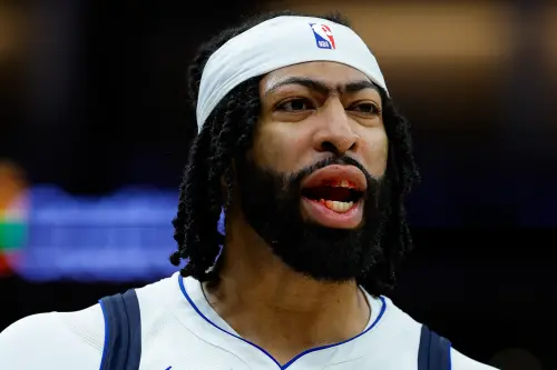 NBA／AD心態被打崩了！嗆Morant還衝向球迷　怒吼「我不會走！」
