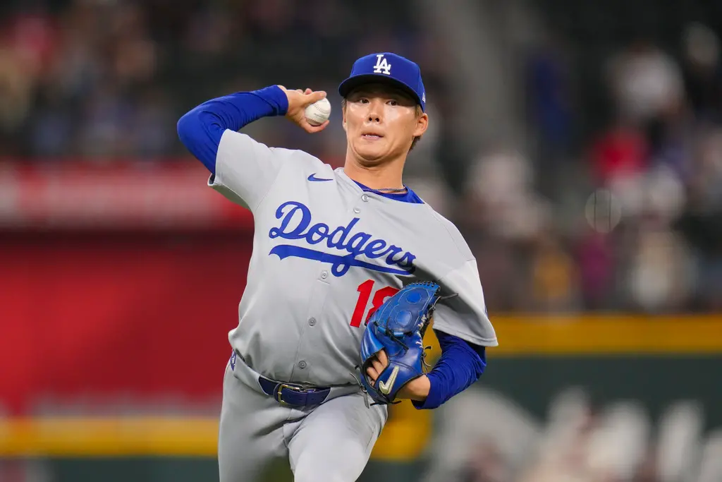 ▲道奇先發投手山本由伸（Yoshinobu Yamamoto）繳出5.2局無失分表現，僅被擊出5支安打，送出6次三振，收下本季第10勝。（圖／美聯社／達志影像）