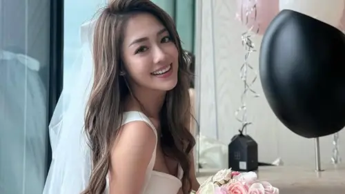 女星林千又日前新婚美籍男子,獲得許多祝福,今(19)日她在社群中表示,其實剛認識現任老公時,她就直接說「我只坐商務艙」,感謝他沒有被嚇跑。(圖/林千又IG) ▲林千又近日爆出4月在在東區某髮廊消費,疑似因為不滿服務,竟然在店內咆哮、飆罵店內工作人員。