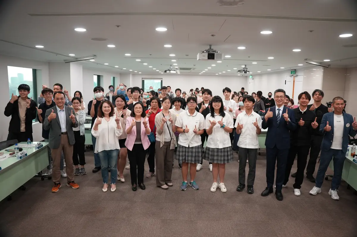 ▲NOWnews將於2025年4月19日舉辦《綠色學習改革—讓你告別沉重書包！》座談會，邀請2024公民提案優勝學生分享，以及邀集相關官員、專家進行分享，探討如何為下一代打造永續學習環境。（圖／記者王郁勳攝）