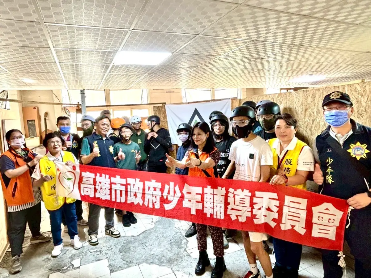 ▲高雄市少年警察隊與少輔會為增進青少年正向生活經驗，強化自我保護意識與法治素養，於今天舉辦「勇者之路—生存遊戲」團體輔導活動。（圖／高市少年隊提供）