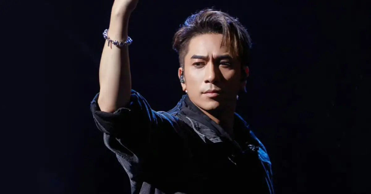 ▲港星吳卓羲近日在廣州舉辦演唱會，獻唱經典歌曲〈別怪她〉時，多次跑調且高音唱不上去，讓他尷尬地向觀眾道歉。（圖／吳卓羲IG）