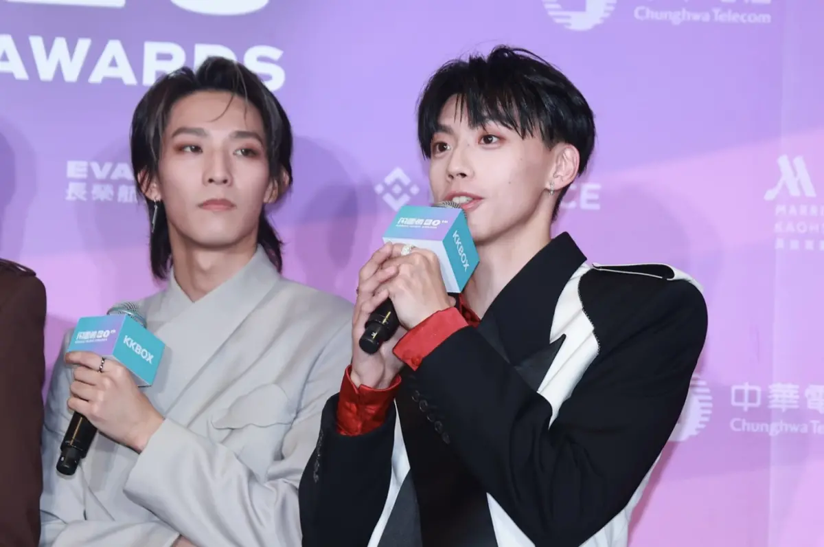 ▲人氣男團「Ozone」出道近3年，日前網上盛傳當兵傳聞，今（17）日他們出席第20屆KKBOX風雲榜親回此事，林煥鈞直言道：「時間到了就會去當，大家都還沒收到通知。」而黃文廷（如圖）則是因氣胸曾開過刀而免役，喊話歌迷多多關注團體未來動向。（圖／讀者提供）