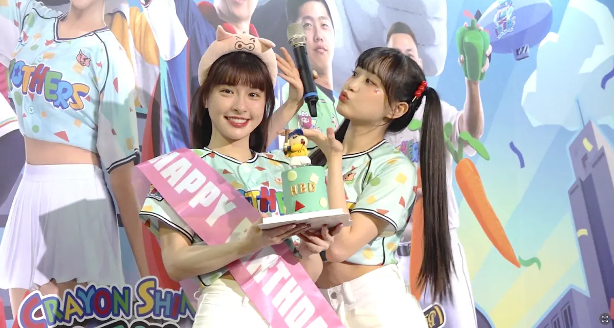 ▲峮峮睽違10年在球場慶生，在和球迷致謝時險些淚崩，「再講真的會忍不住，不知道未來還會在這個看台上多久，希望永遠都會有你們的陪伴。」（圖／記者陳云茹攝）