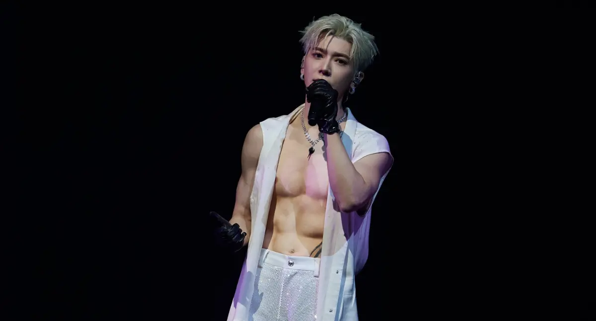 ▲歌手畢書盡今（19）日在北流開唱，大秀冰塊腹肌，更合體陳美鳳一同在舞台上大跳韓國洗腦神曲〈APT.〉，讓全場尖叫聲不斷。（圖／索尼音樂提供）