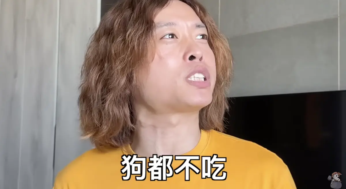 ▲3個月前YouTuber賤葆（如圖）評價Toyz開的火鍋店「狗都不吃」，沒想到收到對方2頁手寫信，還拜託他重新評價一次火鍋店。（圖／J-Bao賤葆 YouTube）