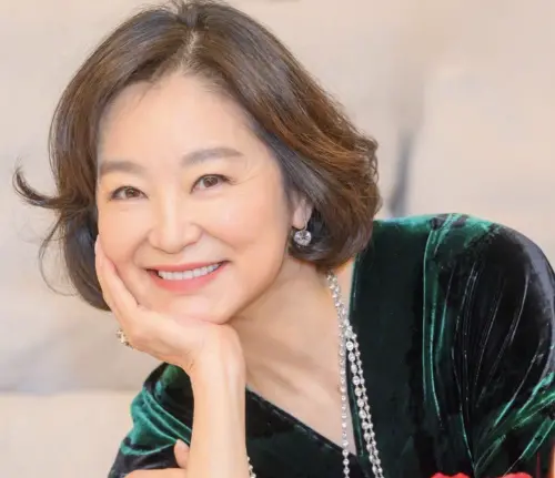 ▲林青霞是台灣影壇永遠的傳奇巨星,70歲依然讓親眼見到她丰采的網友讚嘆「優雅到不行」。(圖/摘自林青霞 微博) ▲林青霞是台灣影壇永遠的傳奇巨星,70歲依然讓親眼見到她丰采的網友讚嘆「優雅到不行」。(圖/摘自林青霞 微博)