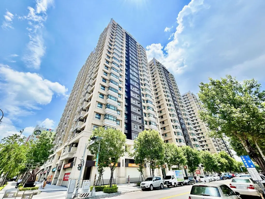 ▲台中北區的雙十路二段鄰近中國醫及一中-中友商圈，生活機能便利，學區完整，並且具備大型造鎮計畫的自給優勢，單價尚有4字頭，價格頗具吸引力。（圖／信義房屋提供）