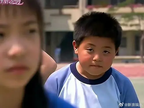 ▲章柏翰10歲出道後，在《惡作劇之吻》與《惡作劇2吻》中飾演毒舌聰明的「裕樹」打開知名度。（圖／取自微博）
