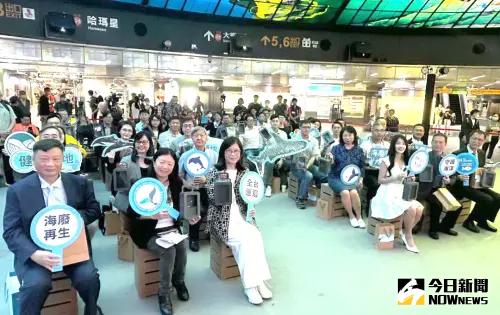 ▲海洋委員會海洋保育署舉辦SEA YOU海洋的見證與再造全國巡迴展啟航儀式,有來自各縣市政府有關人員與會。(圖/記者黃守作攝,2025.04.20) ▲海洋委員會海洋保育署舉辦SEA YOU海洋的見證與再造全國巡迴展啟航儀式,有來自各縣市政府有關人員與會。(圖/記者黃守作攝,2025.04.20)