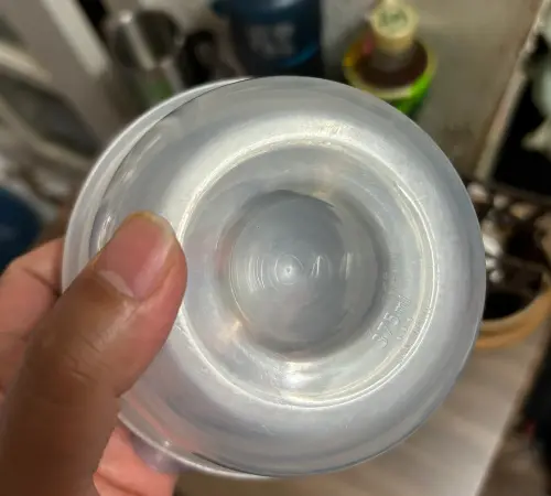 ▲日本白飯儲存容器也會在底下做出凸型設計，以此讓加熱更加均勻快速。（圖／X@@Samurider_Acala）