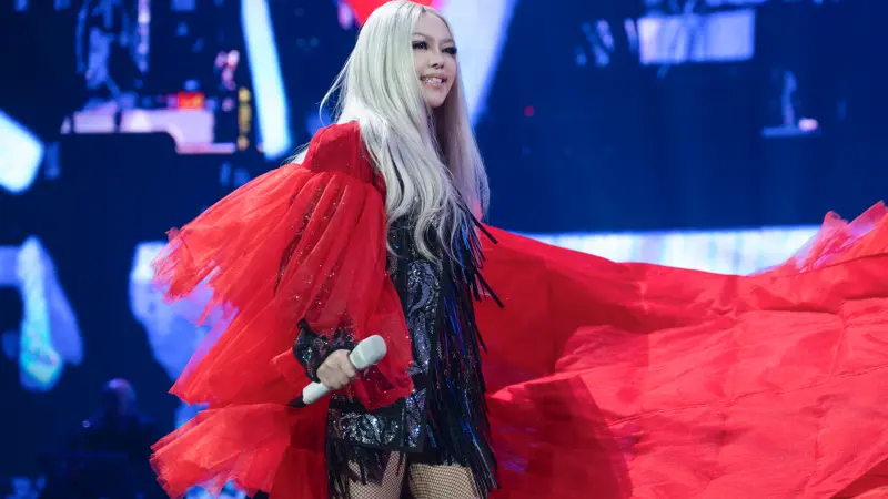 ▲天后張惠妹（如圖）去年12月登上台北大巨蛋，其中最大幕後功臣非陳鎮川莫屬，身為阿妹20多年的經紀人，同時也是阿妹演藝經歷最大助手，不僅狠砸5億元讓她唱進大巨蛋，就連陳鎮川入行史都超級精彩。（圖／台北文創提供）