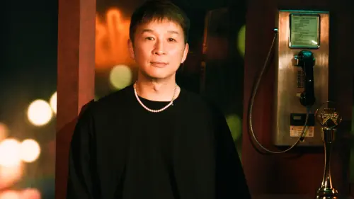 ▲陳鎮川從小就喜歡扮家家酒，主導劇情走向，後續更是因為熱愛音樂而入行。（圖／源活娛樂提供）