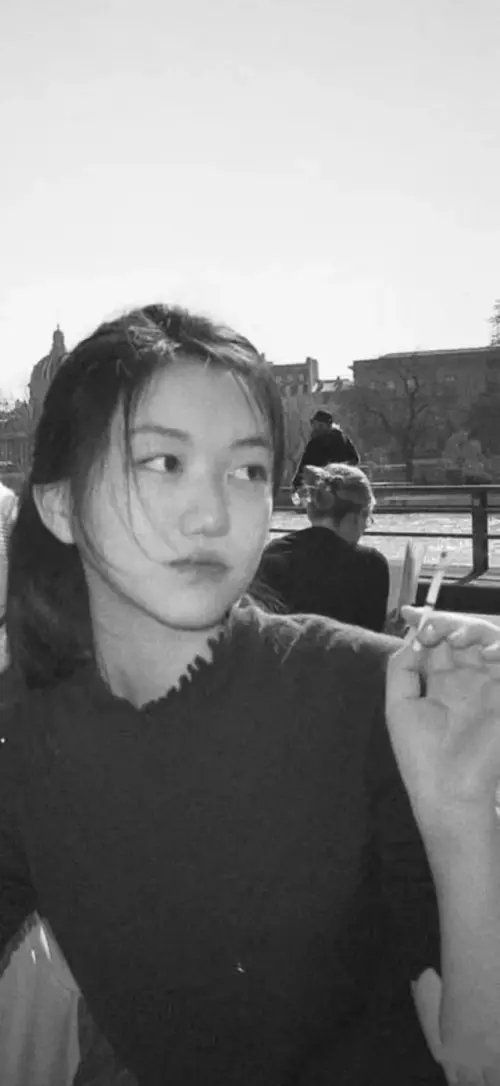 李嫣抽煙的照片引起網友熱議。(圖/微博) ▲李嫣抽煙的照片引起網友熱議。(圖/微博)