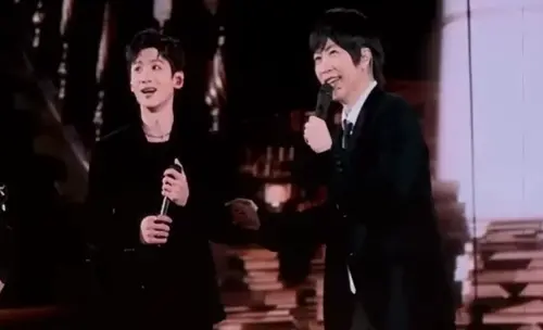 白敬亭驚喜同台五月天！狂飆《難哄》主題曲　阿信羞喊：我的桑延
