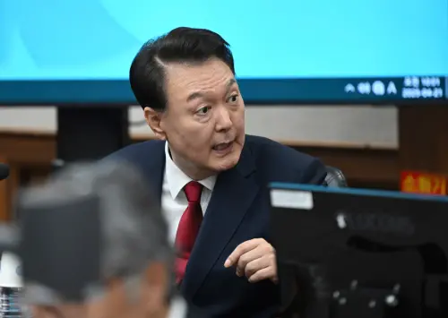▲尹錫悅坐在第二排最內側的被告席。（圖／美聯社／達志影像）