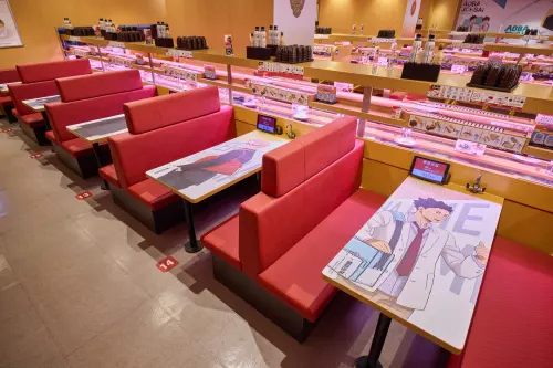 壽司郎4/23排球少年開搶!飲料杯、環保袋、小圓包62款周邊、餐點 ▲全台5家壽司郎《排球少年!!》超萌主題店!人氣主角陪吃壽司有夠帥。(圖/壽司郎提供)