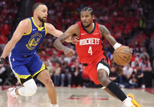 ▲勇士一哥Stephen Curry在季後賽首戰不僅砍下31分、命中率破6成，更在防守端成功封鎖Jalen Green，讓對手在他面前4投0中，徹底洗刷多年來「防守漏洞」的質疑，獲得總教練Steve Kerr盛讚：「他今晚的防守真的非常出色。」（圖／路透／達志影像）
