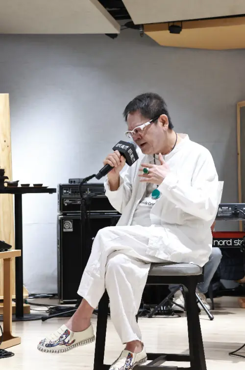 ▲鄭進一將於5月參加「藍寶石大歌廳」最新大秀演出，再展歌喉。（圖／記者吳翊緁攝影）