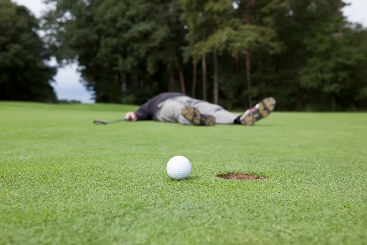 ▲壯男突然在高爾夫球場昏倒，竟是血癌引起。（示意圖，非當事人／台大醫院提供）