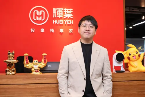 生意囝施上文樂衷銷售,小時候不曉得什麼叫「爸媽的辛苦,以為那就是生活的樣子」;如今也以自己生活的樣子,帶領輝葉精益求精、開展多元副業都成功。(圖/記者朱永強攝) ▲生意囝施上文樂衷銷售,小時候不曉得什麼叫「爸媽的辛苦,以為那就是生活的樣子」;如今也以自己生活的樣子,帶領輝葉精益求精、開展多元副業都成功。(圖/記者朱永強攝)