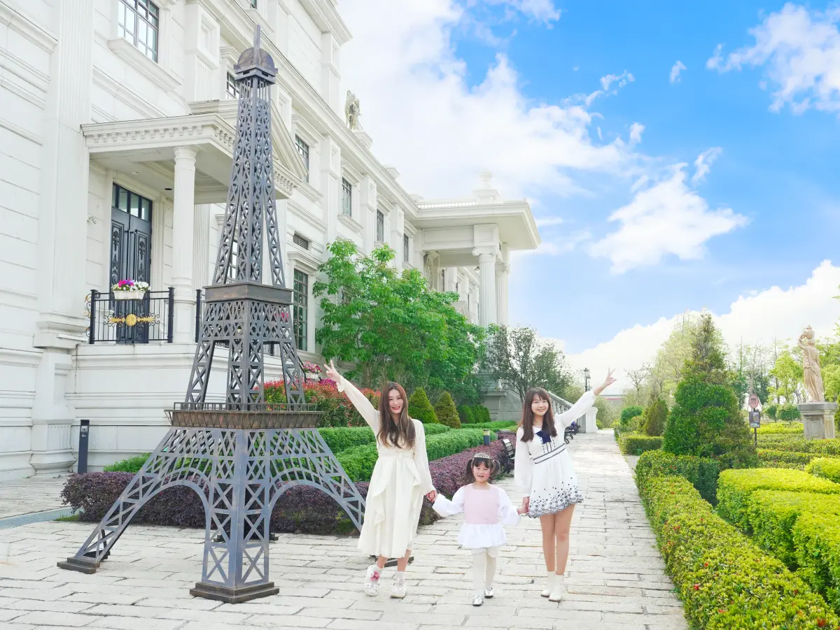 ▲即日起佐登妮絲城堡推出法國時光，全台唯一法式鐵塔坐落妮絲公主花園，徜徉法式風。（圖／業者提供）