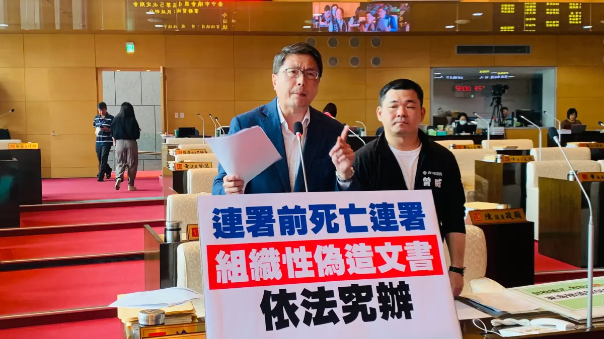▲台中市議員林德宇認為，不尋常的幽靈連署就是組織性的偽造文書、就是在糟蹋公務員。（圖／記者顏幸如攝，2025.04.21）
