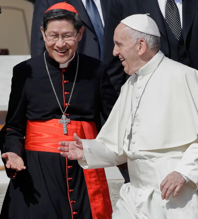 ▲67歲的菲律賓紅衣主教路易斯・安東尼奧・塔格萊(Luis Antonio Tagle,左)被認為是教宗的人選之一。(圖/達志影像/美聯社)