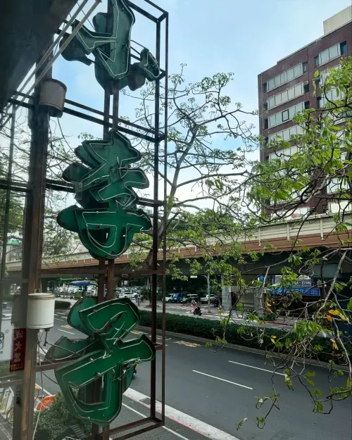 ▲小李子店內空間相當大，將2個店面連接+2層樓能容納大量客人。（圖／小李子餐廳臉書）